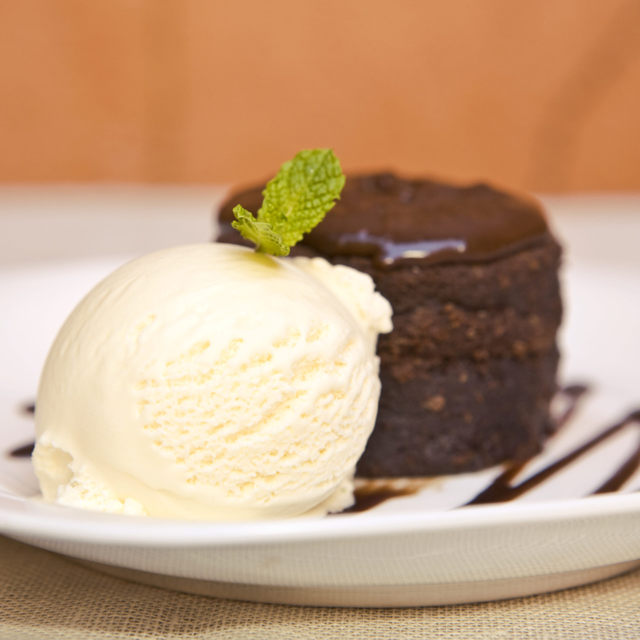 SUFLÊ DE CHOCOLATE 0% DE AÇÚCAR COM SORVETE DE CREME